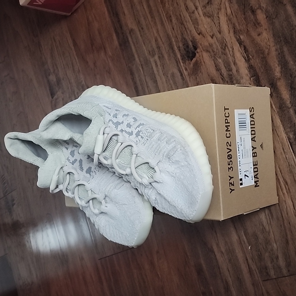 Yeezy 350V2 Cmpct, Bone - 7.5